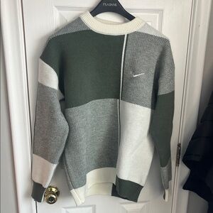 Nike Men's Olive and Cream Crewneck Sweater